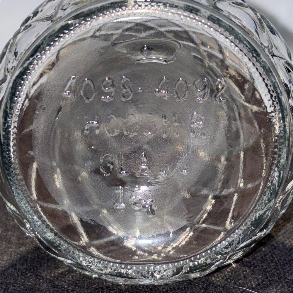 Tall Diamond Pattern Glass Vase - Picture 4 of 5